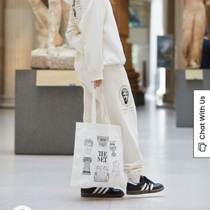 PacSun x The Met sweats